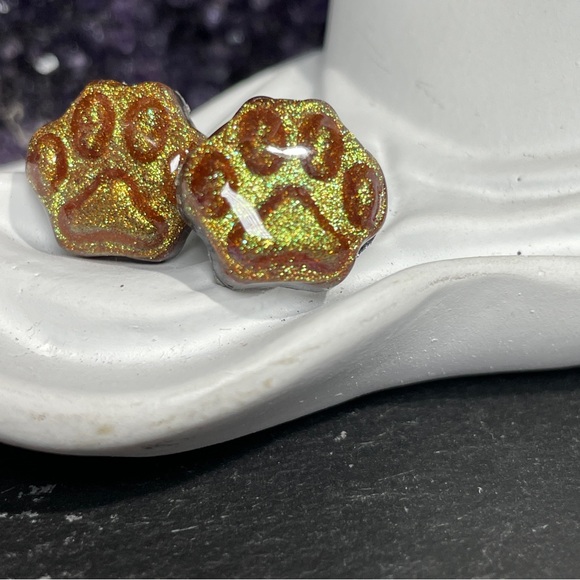 Sparkling Reddish Brown Green Golden Glitter Paw Resin Stud Earrings - Picture 11 of 11